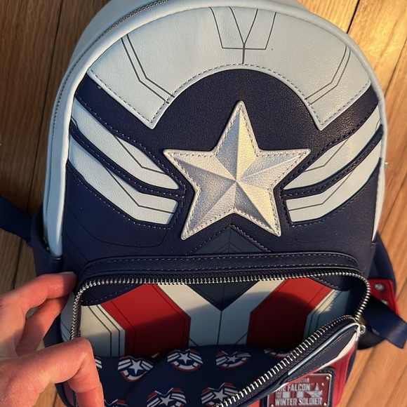 Loungefly cosplay back pack marvel - Picture 8 of 11